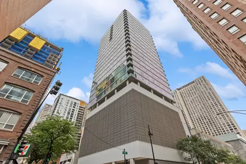 550 N Saint Clair St #2401, Chicago, IL 60611