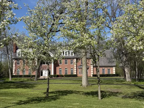 600 Broadsmoore Dr, Lake Forest, IL 60045