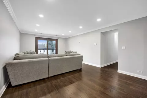 Living - 1302 E Washington St #A1, Des Plaines, IL 60016 photo 3 of 3