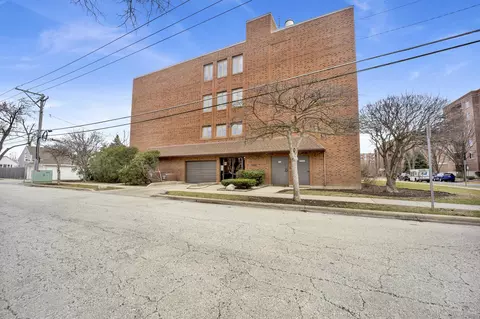 1302 E Washington St #A1, Des Plaines, IL 60016