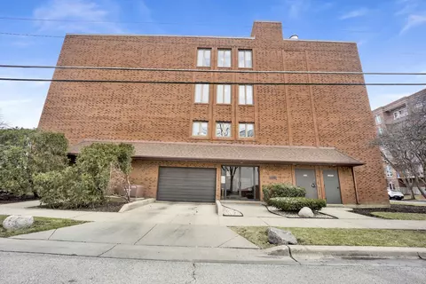 Exterior - 1302 E Washington St #A1, Des Plaines, IL 60016 photo 3 of 3
