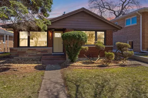 9217 S Paxton Ave, Chicago, IL 60617