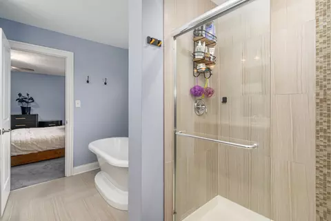 Bath - 11 E Custer St, Lemont, IL 60439 photo 3 of 5