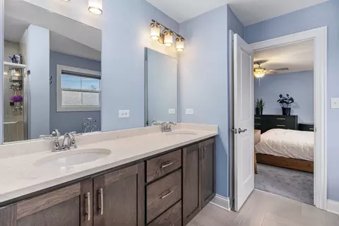 Bath - 11 E Custer St, Lemont, IL 60439 photo 2 of 5