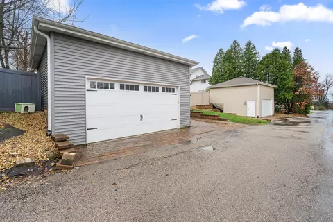 Exterior - 11 E Custer St, Lemont, IL 60439 photo 12 of 16
