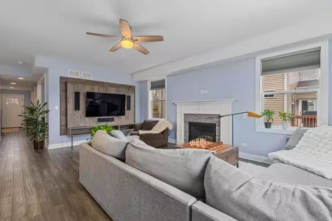 Living - 11 E Custer St, Lemont, IL 60439 photo 1 of 2