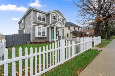 Exterior - 11 E Custer St, Lemont, IL 60439 photo 15 of 16