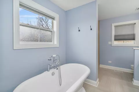 Bath - 11 E Custer St, Lemont, IL 60439 photo 4 of 5