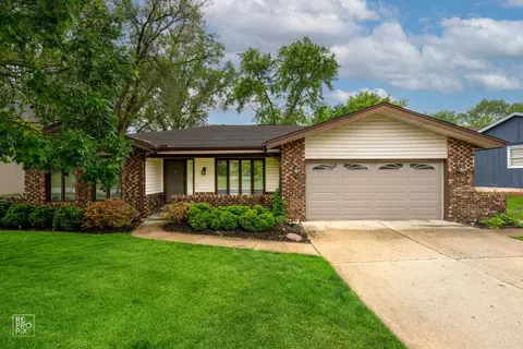 845 Marston Ave, Glen Ellyn, IL 60137