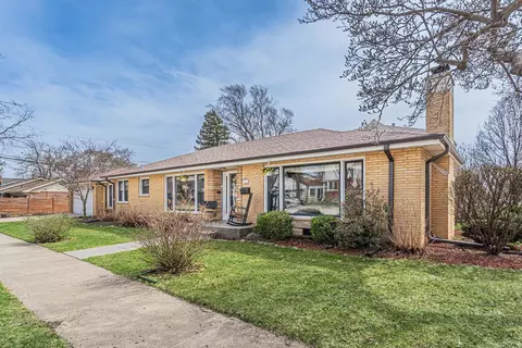 9301 S Millard Ave, Evergreen Park, IL 60805