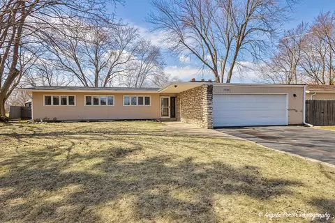 10105 William St, Richmond, IL 60071