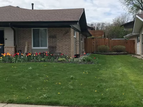 1332 Beverly Ln, Streamwood, IL 60107
