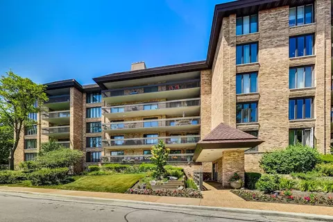 1621 Mission Hills Rd #N207, Northbrook, IL 60062