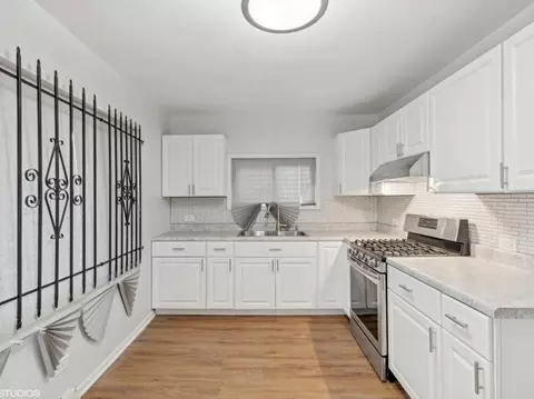 Kitchen - 3025 Nottingham Ave, Markham, IL 60428 photo 3 of 4