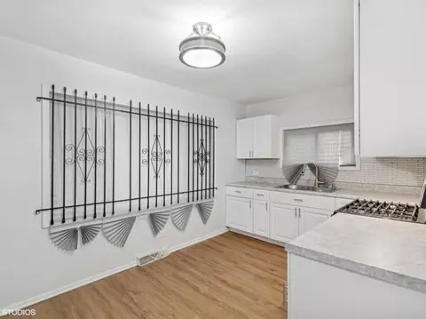 Kitchen - 3025 Nottingham Ave, Markham, IL 60428 photo 4 of 4