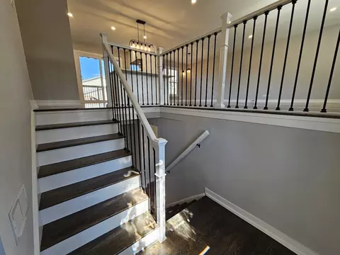 Entry Way - 4010 Hudson Dr, Hoffman Estates, IL 60192 photo 4 of 4