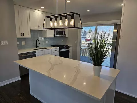 Kitchen - 4010 Hudson Dr, Hoffman Estates, IL 60192 photo 1 of 5