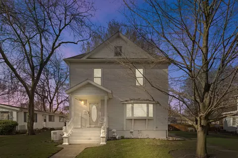 520 E 4th St, Momence, IL 60954