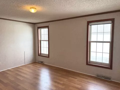 Living - 652 Mohawk Trl, Marengo, IL 60152 photo 4 of 4