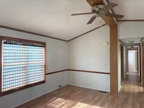 Living - 652 Mohawk Trl, Marengo, IL 60152 photo 2 of 4