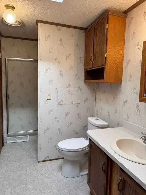 Bath - 652 Mohawk Trl, Marengo, IL 60152 photo 3 of 3
