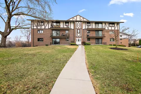 11030 S Theresa Cir #1A, Palos Hills, IL 60465