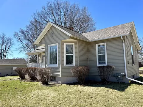 1708 Stroble Ave, Mendota, IL 61342