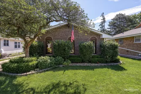 205 S Lodge Ln, Lombard, IL 60148