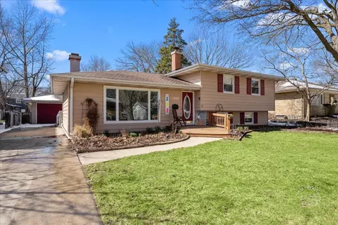 849 Tulip Ln, Naperville, IL 60540