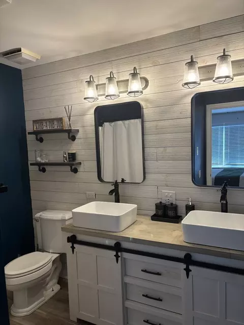 Bath - 1265 Silk Oak Ln, Bartlett, IL 60103 photo 2 of 2