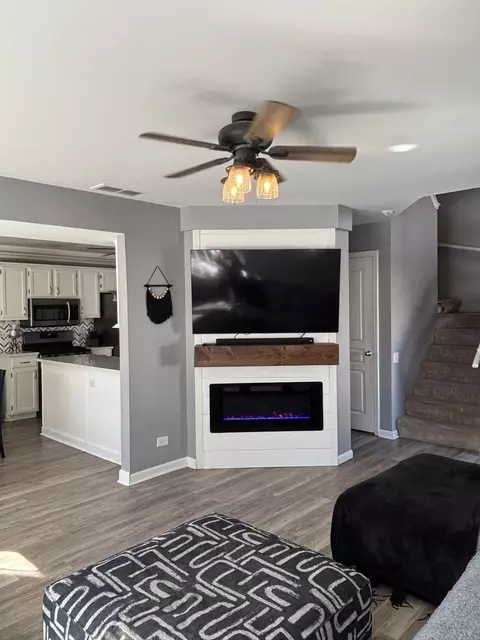 Living - 1265 Silk Oak Ln, Bartlett, IL 60103 photo 2 of 2