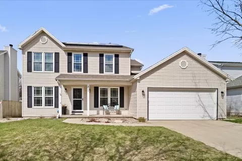 3132 Eagle Creek Dr, Bloomington, IL 61704