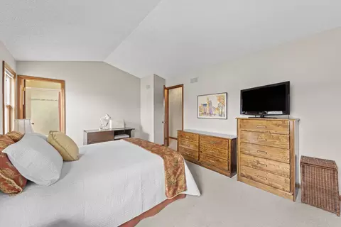 Bedroom - 1239 Windemere Ave, Naperville, IL 60564 photo 2 of 3