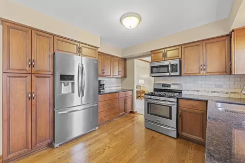 Kitchen - 1239 Windemere Ave, Naperville, IL 60564 photo 4 of 4