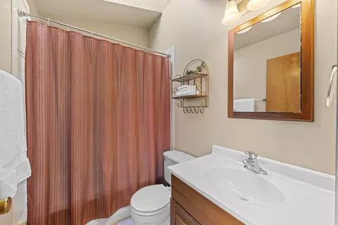 Bath - 1239 Windemere Ave, Naperville, IL 60564 photo 2 of 3