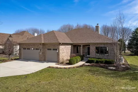 422 Heatherwood Dr, Oswego, IL 60543