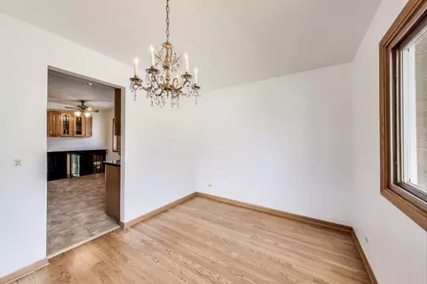 1513 E Lowden Ln, Mount Prospect, IL 60056 photo 6