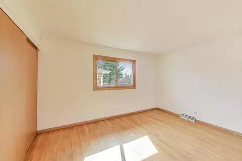 1513 E Lowden Ln, Mount Prospect, IL 60056 photo 13