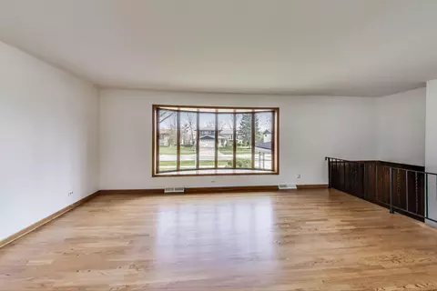 1513 E Lowden Ln, Mount Prospect, IL 60056 photo 3