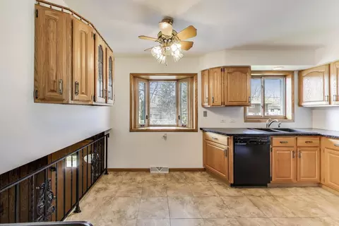 1513 E Lowden Ln, Mount Prospect, IL 60056 photo 9