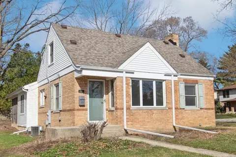 401 7th Ave, Libertyville, IL 60048