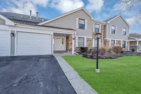 217 Arrowwood Ct #B2, Schaumburg, IL 60193