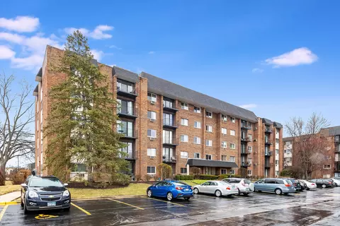 4711 Saint Joseph Creek Rd #2-I, Lisle, IL 60532