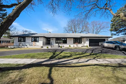 912 S Edward St, Mount Prospect, IL 60056