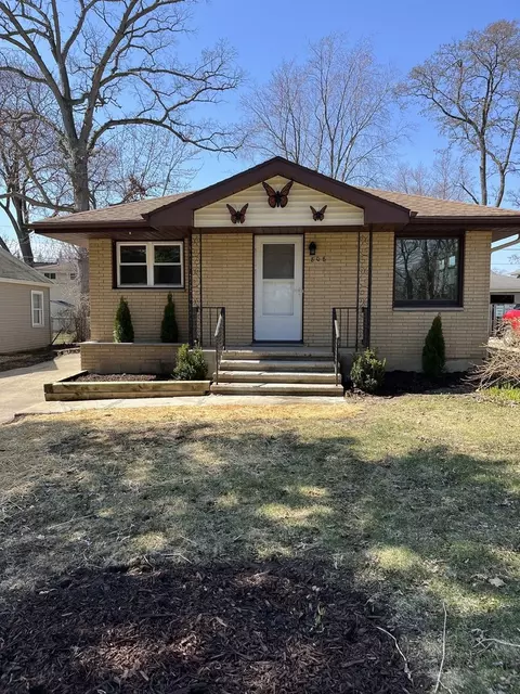 808 Kirkwood Ave, Winthrop Harbor, IL 60096