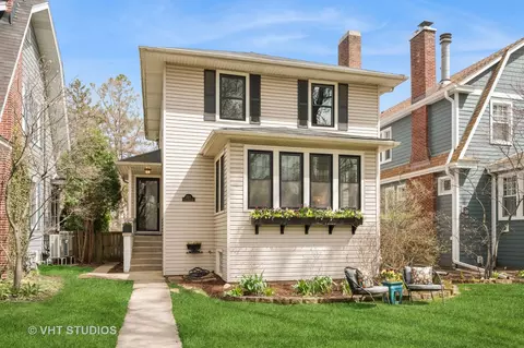 2211 Lincolnwood Dr, Evanston, IL 60201