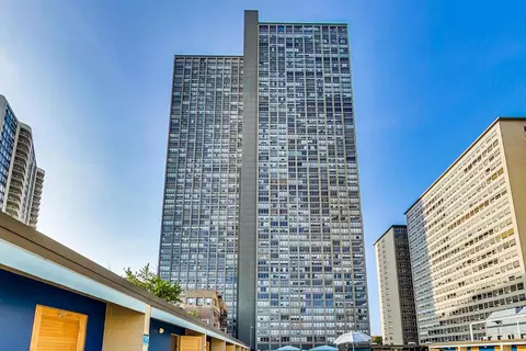 655 W Irving Park Rd #2807, Chicago, IL 60613