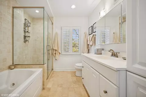 Bath - 3045 Payne St, Evanston, IL 60201 photo 2 of 3