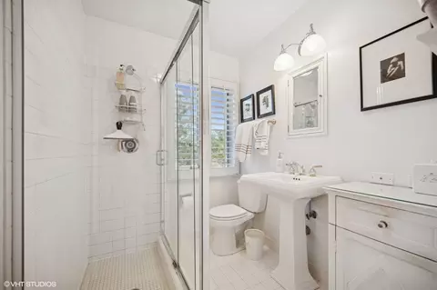 Bath - 3045 Payne St, Evanston, IL 60201 photo 3 of 3