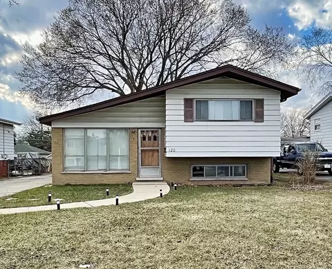 120 N May St, Addison, IL 60101